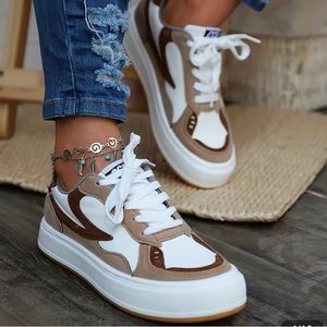 Brand new cute brown shoes, size 6